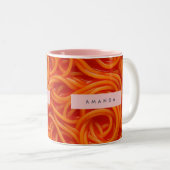 Personalized Playful Spaghetti in Tomato Sauce Tweekleurige Koffiemok (Voorkant rechts)