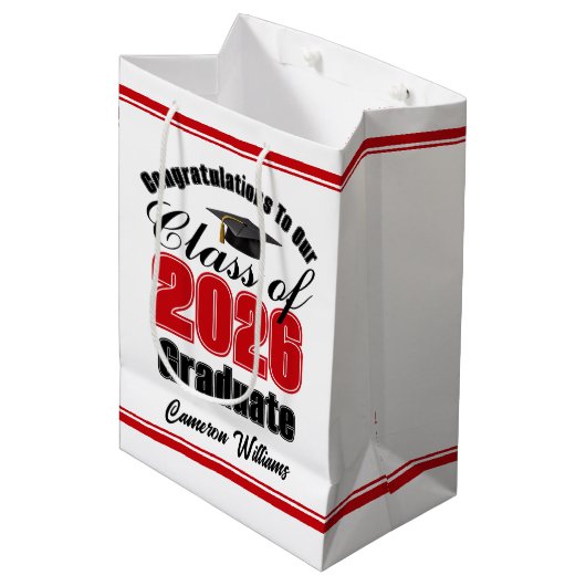 Personalized Red Class of 2026 Graduation Medium Cadeauzakje (Voorkant Gekanteld)