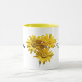 Personalized Yellow Daisy Floral Mok (Midden)