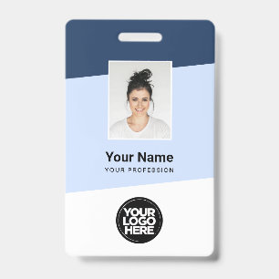 Personeelsfoto, streepjescode, logo, naam in blauw badge