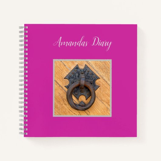 Personnalisable journal rose moderne avec bouton (Devant)