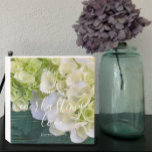 Personnalisé Aimer Bible Verse Blanc Floral<br><div class="desc">Vous pouvez ajouter un nom ou des noms à ce magnifique Verset Bible blanc et vert clair. Tout le texte peut être modifié ou personnalisé à votre propre citation inspirante ou préféré dire si vous le choisissez. "Je vous ai aimés avec un amour éternel" est écrit dans la typographie contemporaine...</div>