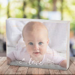 Personnalisé do-it-yourself bébé photo Love Callig<br><div class="desc">"Amour." Un visuel amusant et ludique de l'écriture manuscrite blanche et des coeurs mignons et ludiques contre la photo de votre choix, aide à garder l'amour dans votre coeur chaque jour. Faites passer le bonheur et la joie chaque fois que vous regardez ce panneau de photo en bois personnalisé, élégant...</div>