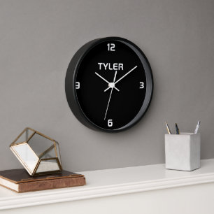 Personnaliser le nom blanc sur une horloge noire