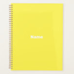 personnaliser, personnalisez-le avec le nom, jaune<br><div class="desc">Texte personnalisé jaune minimaliste,  année,  nom,  monogramme,  initiales simple élégant planificateur personnalisé. Texte blanc personnalisé sur l'arrière - plan de couleur uni jaune.</div>