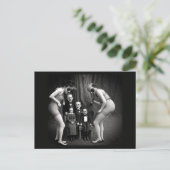 Personnes Bizarres dans la Carte Postale des Bois (Debout devant)