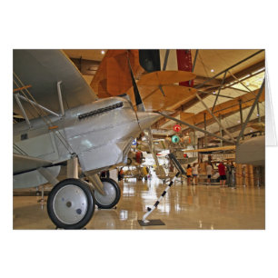 Personnes visitant le Musée national de l'aviation