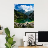 Persoon bij bergmeer poster (Thuiskantoor)