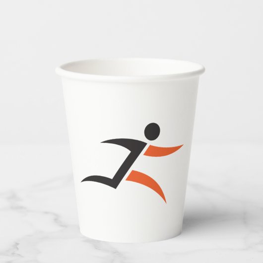 Persoon met ontwerp papieren bekers (Voorkant)