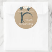 Persoonlijk bloemstuk 10e trouwdagjubileum ronde sticker (Tas)