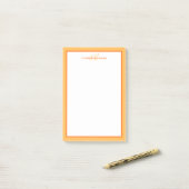 Persoonlijk modern naammonogram initiaal oranje post-it® notes (Op bureau)