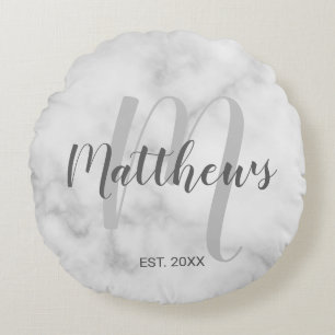 Persoonlijk modern schrift monogram & familienaam rond kussen