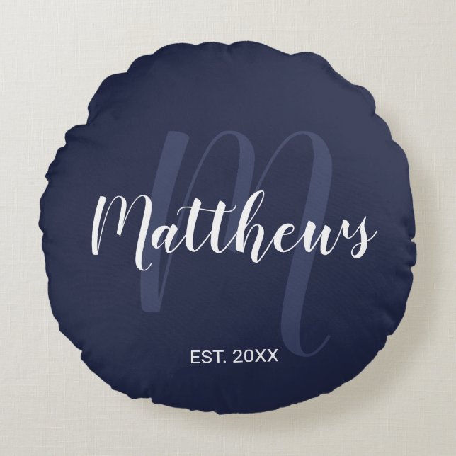 Persoonlijk modern script monogram & naam van fami rond kussen (Voorkant)