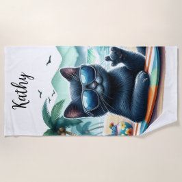 Persoonlijk ontwerp: koele zwarte kat op het stran strandlaken