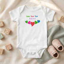 Persoonlijke baby naam en kleurrijke harten