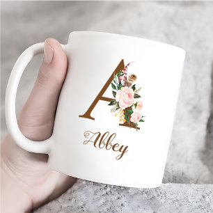 Persoonlijke bruidsmeisjesletter A cadeau met bloe Koffiemok