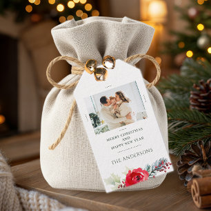 Persoonlijke familiefoto met bloemendecoratie met cadeaulabel