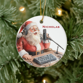 Persoonlijke Kerstman die een Podcast maakt Keramisch Ornament