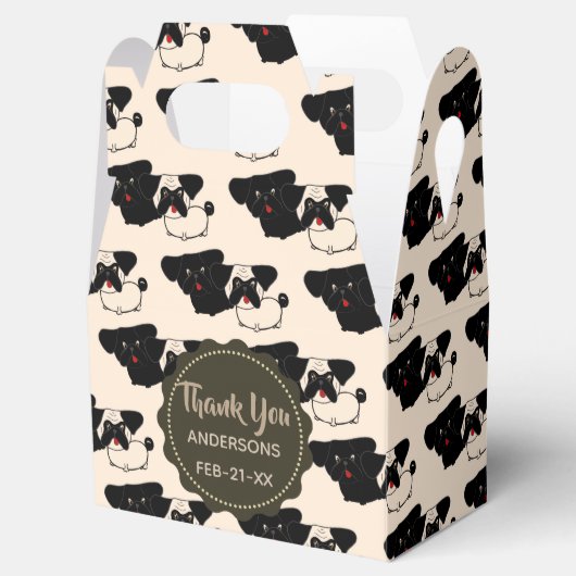 Persoonlijke lichtbruine zwarte PUGS Favor Gable-d Bedankdoosjes (Geopend)