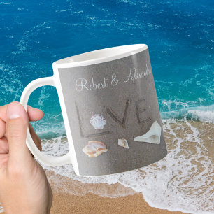 Persoonlijke liefde op de schelpen van het strand koffiemok
