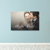 Persoonlijke moderne scripturenamen trouwfoto canvas afdruk (Insitu (Houten vloer))