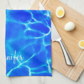 Persoonlijke naam, wit script, blauw poolwater theedoek (Quarter Fold)