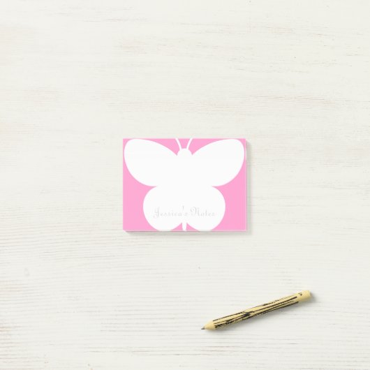 Persoonlijke Post-it® notes met schattige vlinder (Op bureau)