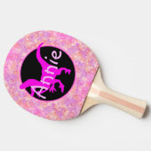 Persoonlijke roze dinosaur verbergen tafeltennisbatje (Zijkant)