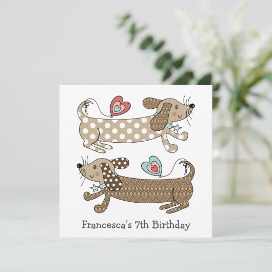 Persoonlijke worst Dog Dachshund Birthday Uitnodig (Staand voorkant)