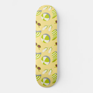 Perspatrooster met zonnebrillen en zonnezonnepanel skateboard