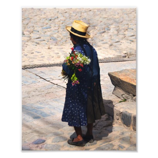 Peruaanse vrouwen Holding Flowers Foto Afdruk (Voorkant)