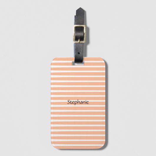Perzik Fuzz Monogram Aangepaste Naam Strepen 2024 Bagagelabel (Voorkant (verticaal))