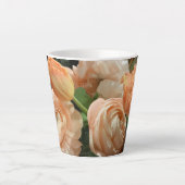 Perzik Ranunculus en Tulp Floral Latte mok (Voorkant)