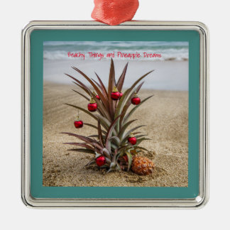 Perzikanananas met rode kerstversiering metalen ornament