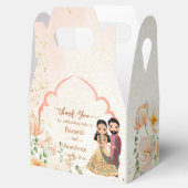 Perzikbloemen schattig Indiaas bruidskoppel op maa Bedankdoosjes (Geopend)