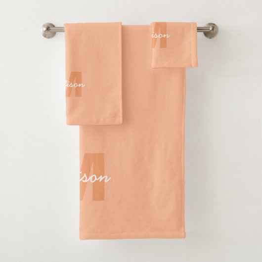 Perzikkleur van 2024 met de naam van het douanemon bad handdoek (Insitu)