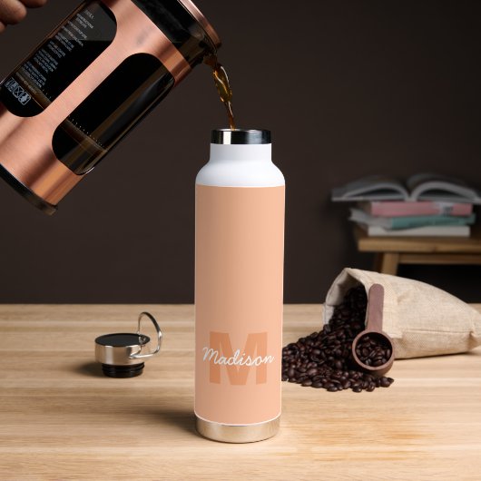 Perzikkleur van 2024 met de naam van het douanemon waterfles (Koffie)
