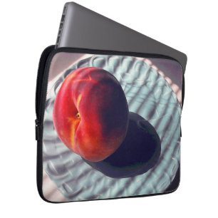 Perzikkleurig in schaduwen en zonlicht laptop sleeve