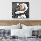 Perzikkleurige zwarte en witte partiële kleur canvas afdruk (Insitu (Slaapkamer))