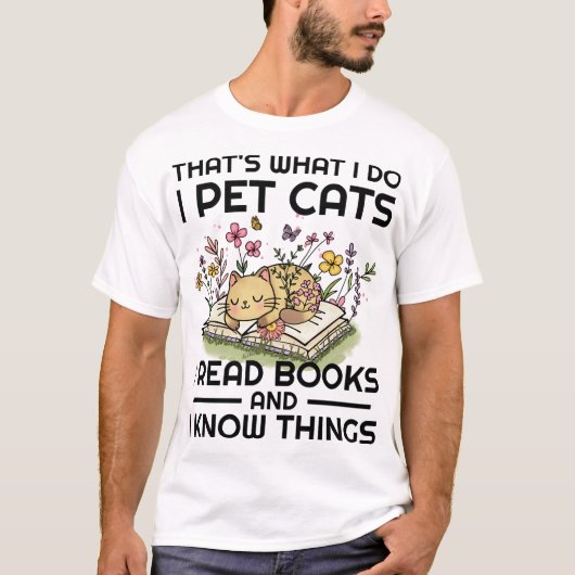 Pet Cats Reading Books I Know Things Design T-shirt (Voorkant)