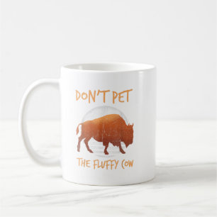 Pet de fluffy Koe Bison Buffalo niet nationaal. Koffiemok