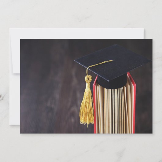 Pet en kwastje op uitnodiging van het afstuderen (Voorkant)