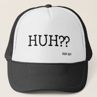 Pet in de stijl van een trucker, "HUH??" vooraan