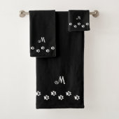 Pet Paws & Monogram on Black (En situation)