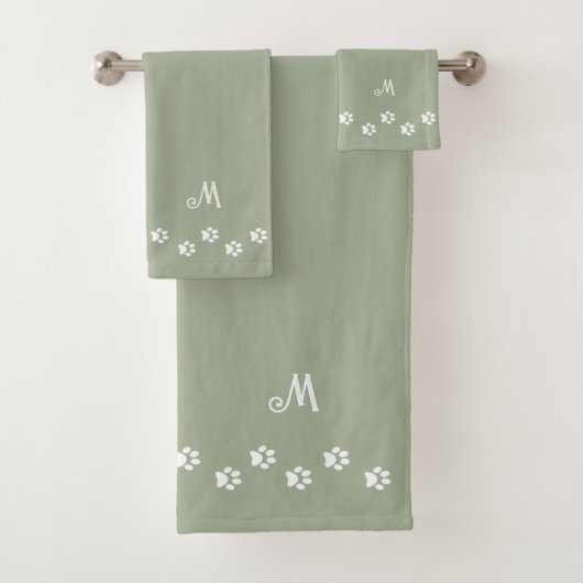 Pet Paws & Monogram on Sage Green Bath Towel Set (En situation)