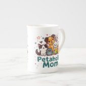 Petaholic Mom Specialty Mug (Devant droit)