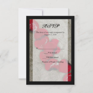 Pétales de rose rouge sur Sand Beach Wedding RSVP