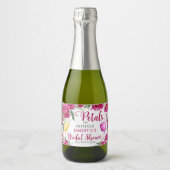 Petals & Prosecco Heet Roze Bloemen Vrijgezellenfe Sparkling Wijnetiket (Voorkant)