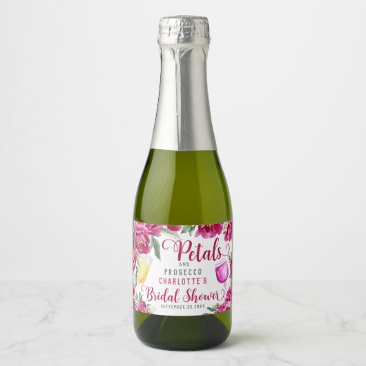 Petals & Prosecco Heet Roze Bloemen Vrijgezellenfe Sparkling Wijnetiket (Voorkant)