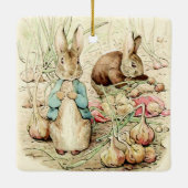 Peter & Benjamin Gather Onions by Beatrix Potter Keramisch Ornament (Achterkant)